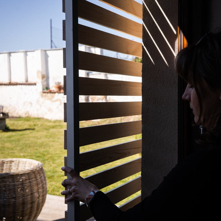 Sliding Outdoor Sunscreen for Terraces with Aluminum Frame - Natural wood